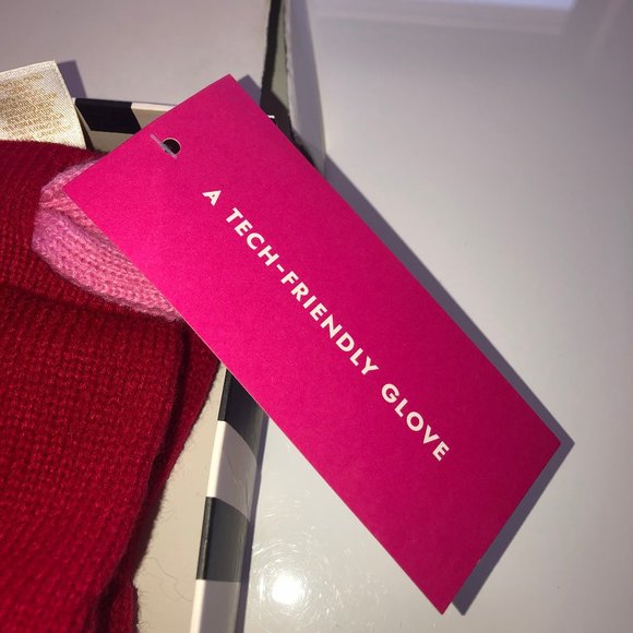 Kate Spade Bow Beanie & Tech Friendly Gloves Set - Picture 4 of 8